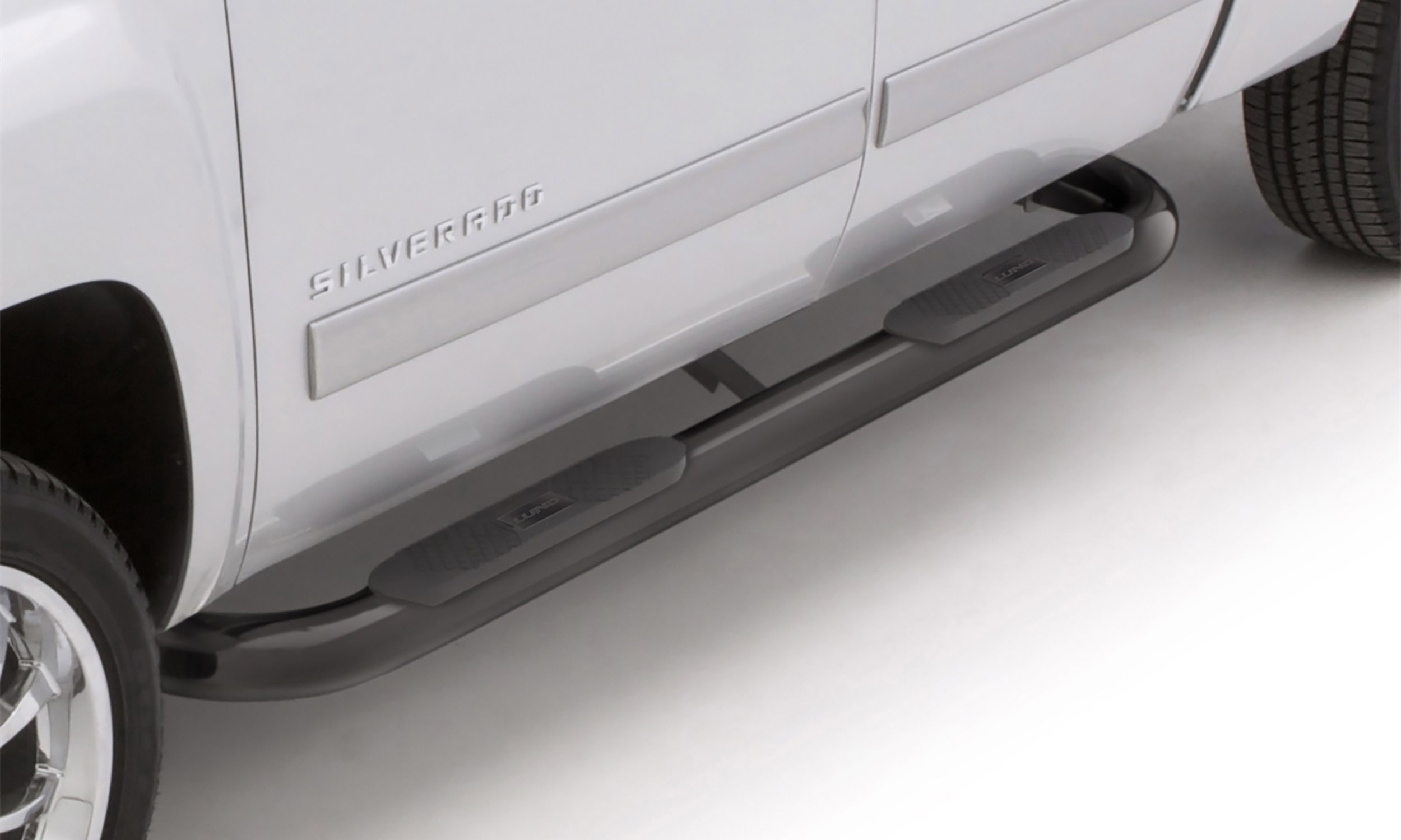 Lund 23474783 - 09-17 Dodge Ram 1500 Quad Cab 4in. Oval Curved Steel Nerf Bars - Black
