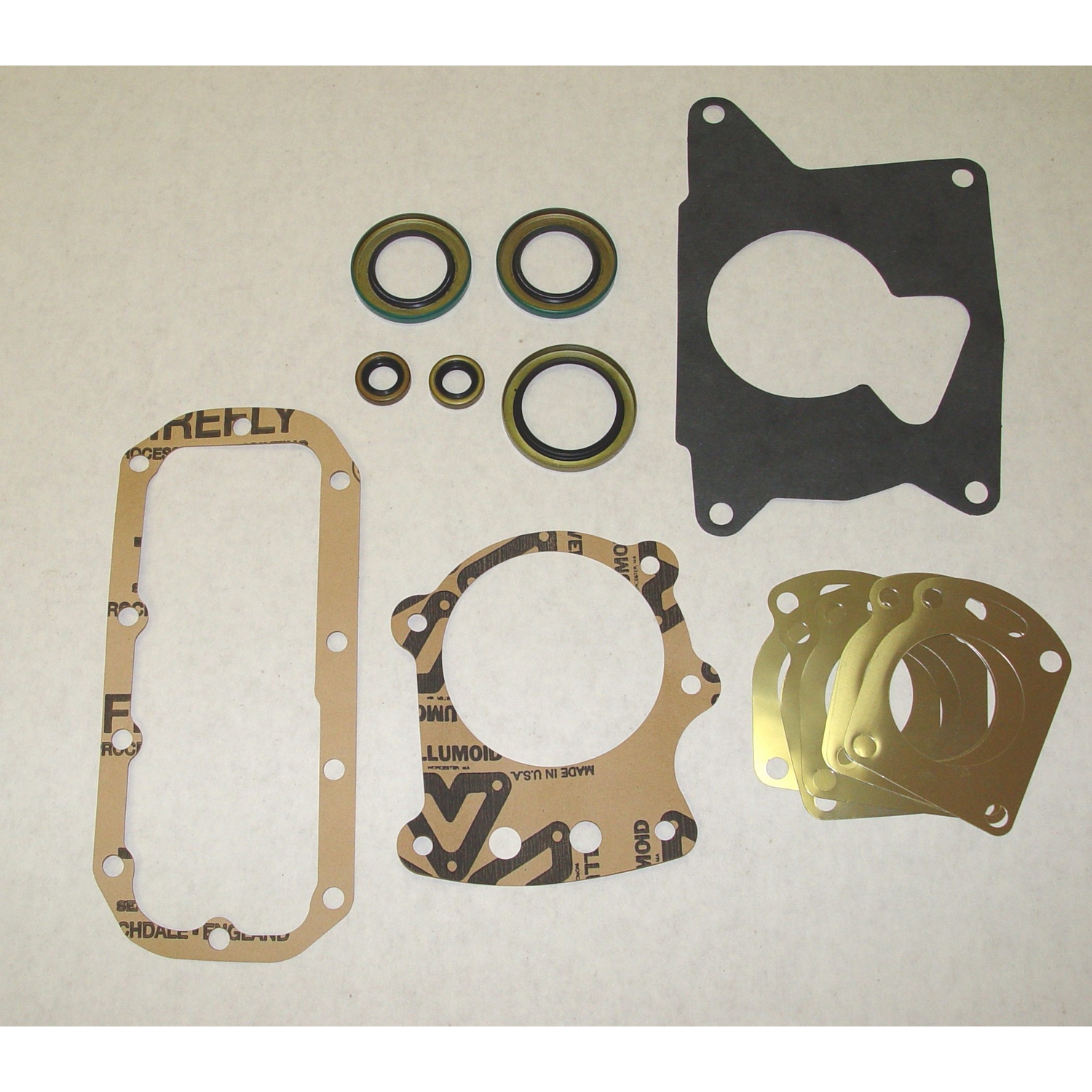 Omix 18603.03 - Transfer Case Gasket & Oil Seal Kit Dana 300