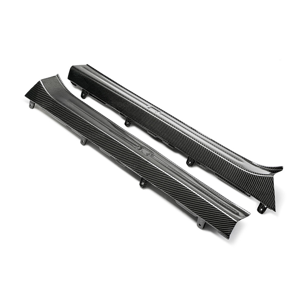Seibon DS0910NSGTR - 09-10 Nissan GTR R35 OEM Style Carbon Fiber Door Sills (Pair)