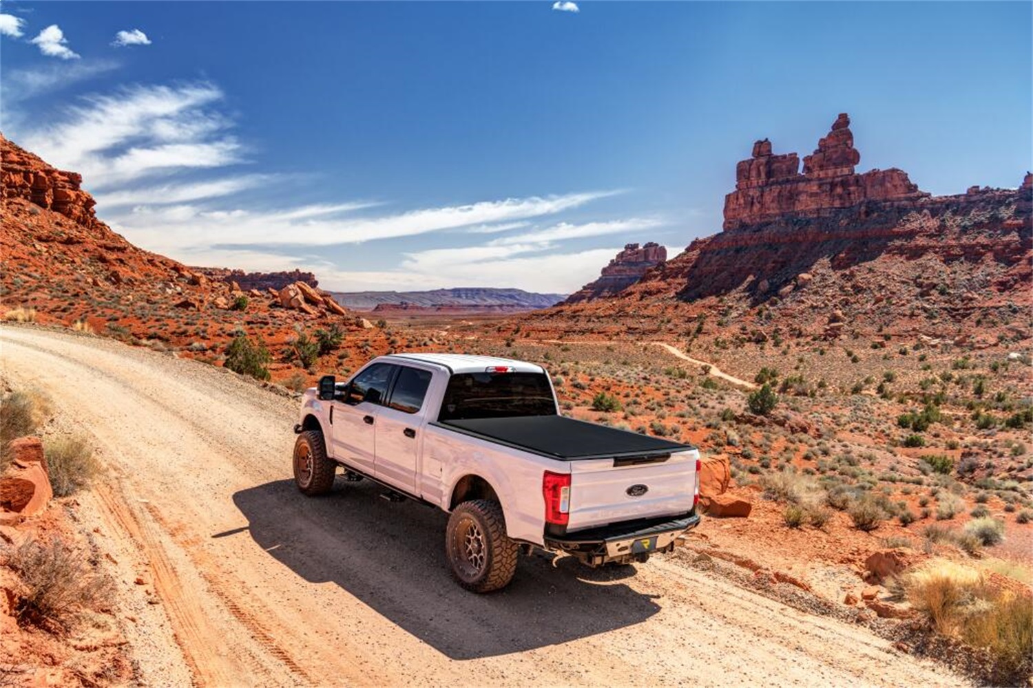 Truxedo 1571816 - 14-18 GMC Sierra & Chevrolet Silverado 1500 5ft 8in Sentry CT Bed Cover