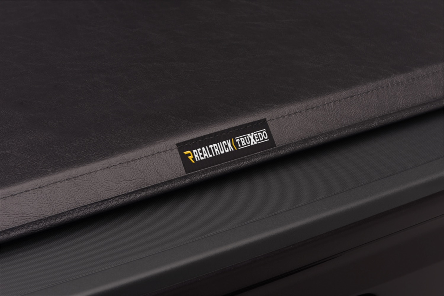 Truxedo 272001 - 14-18 GMC Sierra & Chevrolet Silverado 1500 6ft 6in TruXport Bed Cover Truxedo 272001 - 14-18 GMC Sierra & Chevrolet Silverado 1500 6ft 6in TruXport Bed Cover