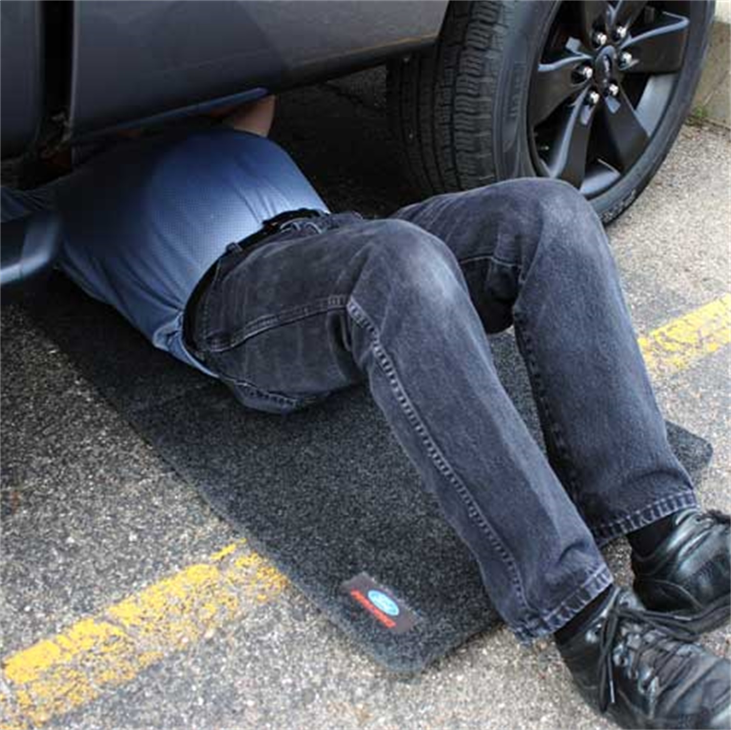 Ford Racing M-1822-A8 - Track Mat