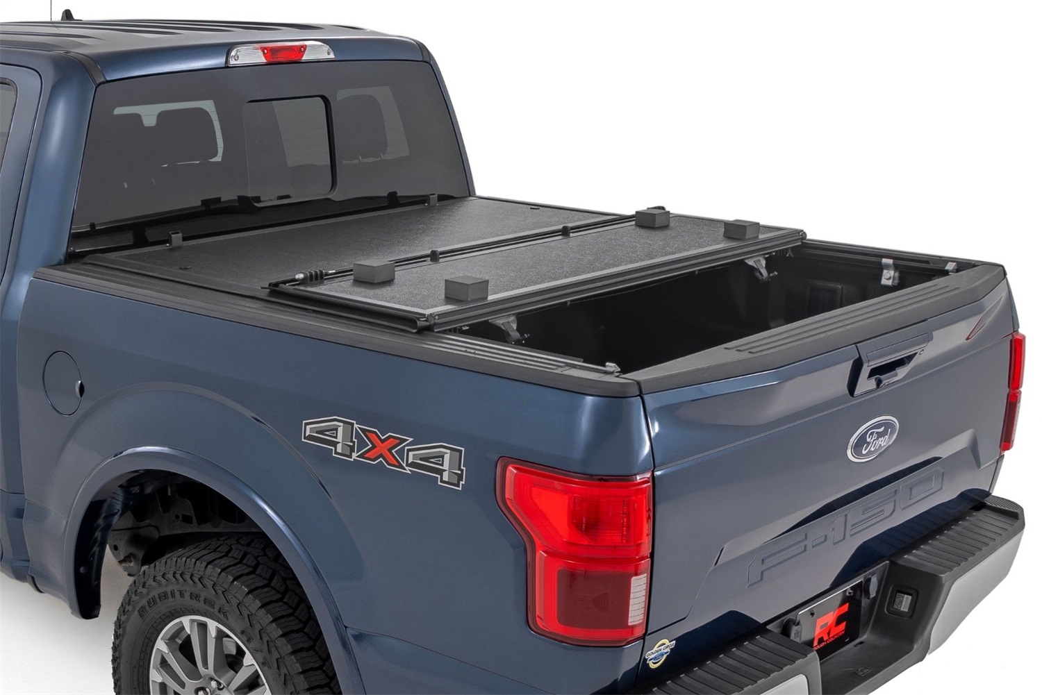 Rough Country 47220550B - Hard Low Profile Bed Cover - 5'7 inch Bed - Ford F-150 (15-20)/Raptor (17-20) Rough Country 47220550B - Hard Low Profile Bed Cover - 5'7 inch Bed - Ford F-150 (15-20)/Raptor (17-20)