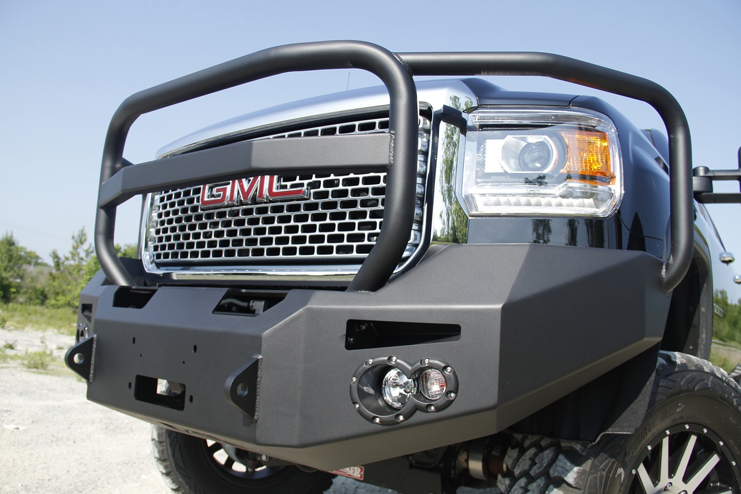 Fab Fours GM14-A3150-1 - Premium Heavy Duty Winch Front Bumper