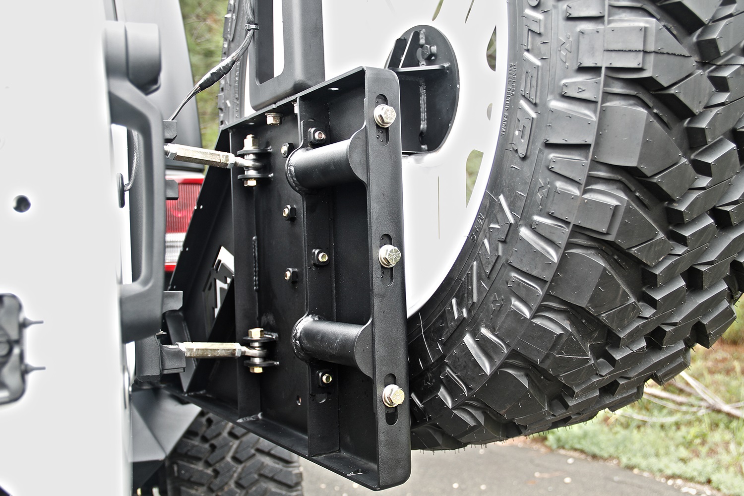 Fab Fours JP-Y1261T-B - Off The Door Tire Carrier Fab Fours JP-Y1261T-B - Off The Door Tire Carrier