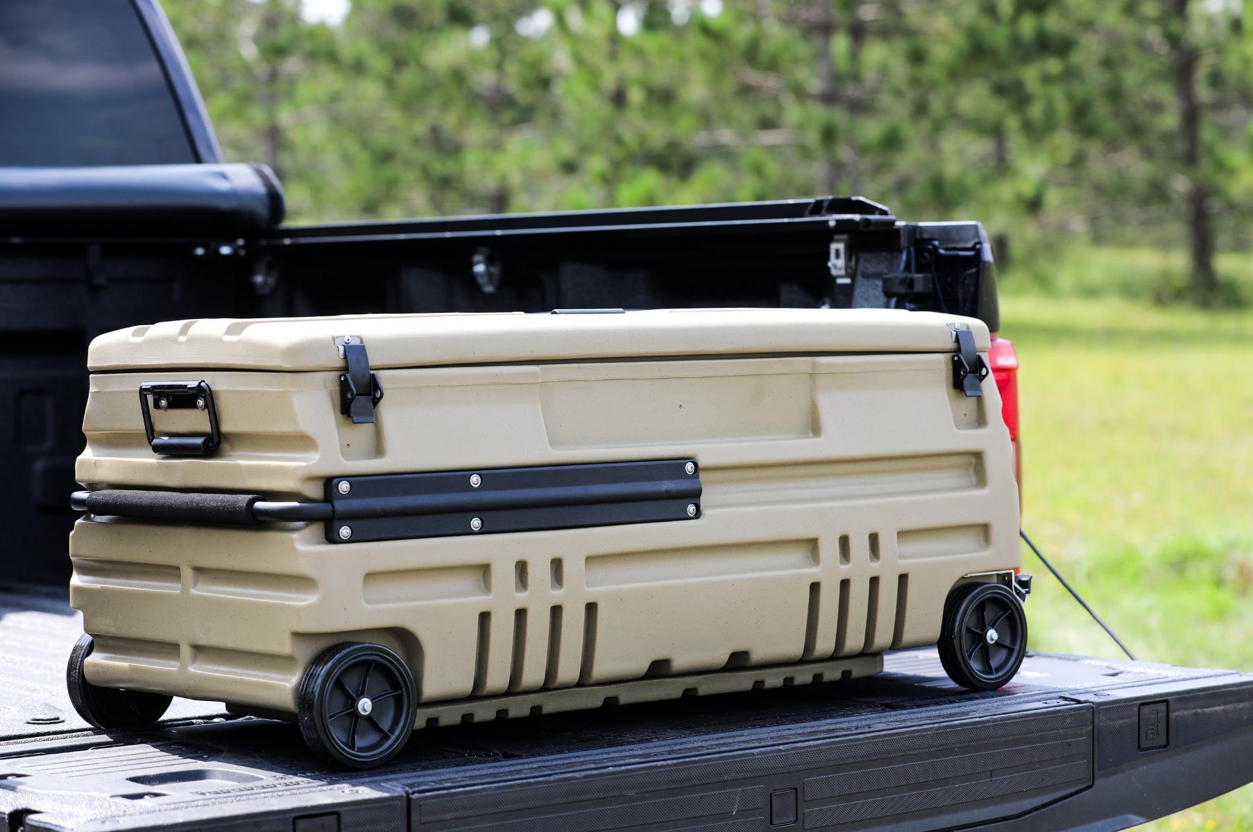 DU-HA 70604 - DÜHA Squad Box with manual latch - The Ultimate Footlocker - Interior / Exterior Portable and Lockable Storage for Pickup Trucks / Jeeps / Various SUV's 