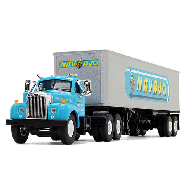 60-0445: Fallen Flag #22 Navajo Freight Lines
1/64 scale Mack B-61 Day Cab and 40' Vintage Trailer 60-0445: Fallen Flag #22 Navajo Freight Lines
1/64 scale Mack B-61 Day Cab and 40' Vintage Trailer