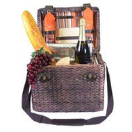 Picnic with wine - Accessories to keep your wine cool and safe on your outdoor adventure!
