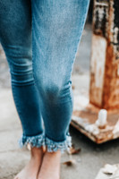 Sandy Skinny Jean: Light Wash