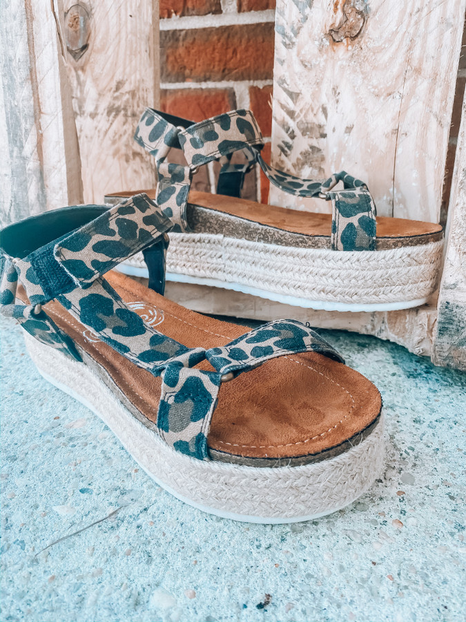 very g leopard sandals