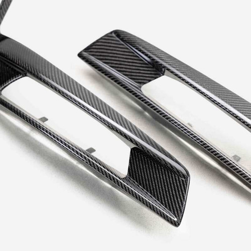 Anderson Composites 20-22 Ford Mustang Carbon Fiber Turn Signal Bezels - AC-TSC20FDMU500 User 1