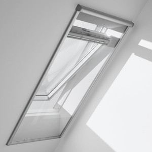 This close-up showcases the fine mesh construction of the Velux ZIL insect screen. The durable material is designed to prevent insect entry while ensuring optimal ventilation and light transmission. This close-up showcases the fine mesh construction of the Velux ZIL insect screen. The durable material is designed to prevent insect entry while ensuring optimal ventilation and light transmission.