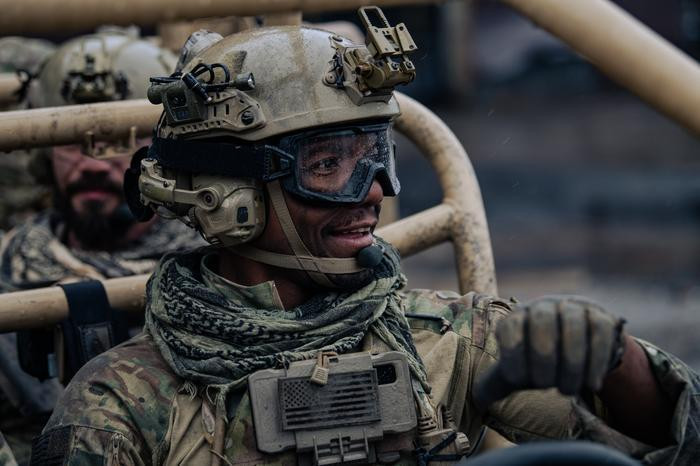 MerlinHawk Goggle U.S. Military Kit | Revision Military