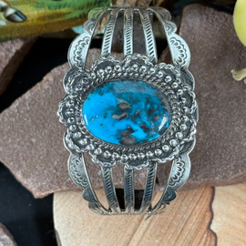 Beautiful vintage spiderweb Bisbee Turquoise bracelet