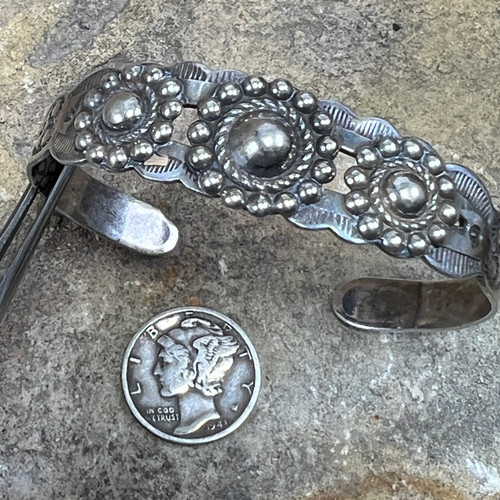 Navajo split shank repose button design.