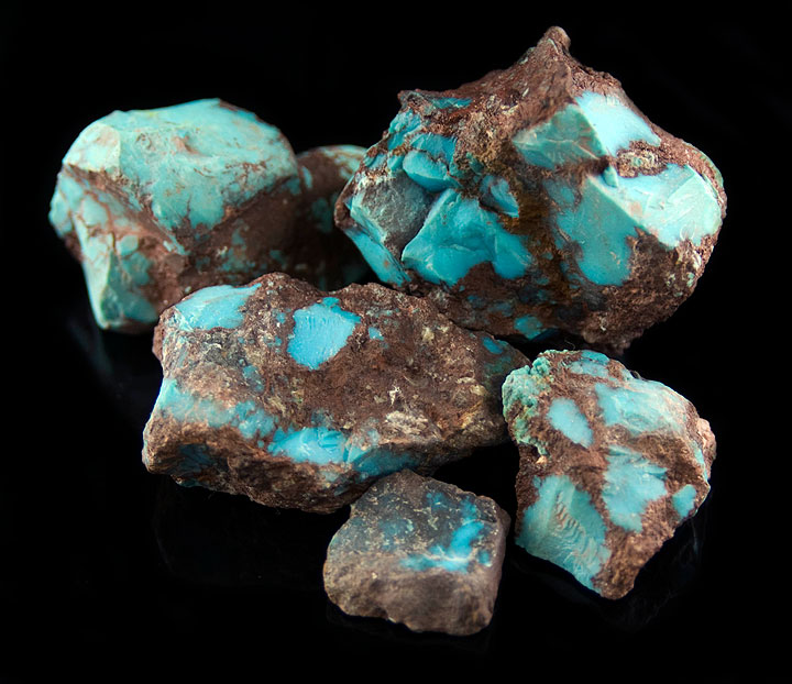 bisbee-turquoise-rough.jpg bisbee-turquoise-rough.jpg