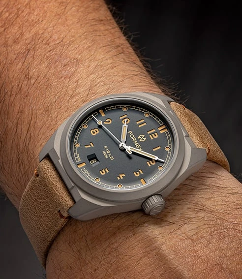 Montre type Fieldwatch pour 3000 euros Formex_FIELD_Automatic_-_Ash_Grey_Wrist_Shot_7.25_wrist-min_1__43360.1644334913