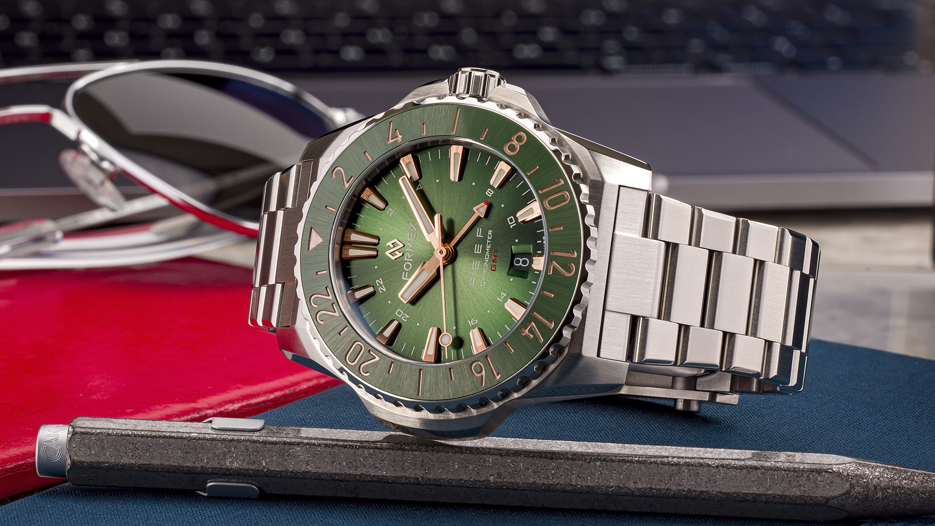 christopher ward - Le club des heureux propriétaires de Formex  - Page 2 Formex-reef-gmt-automatic-chronometer-green-gold-dial