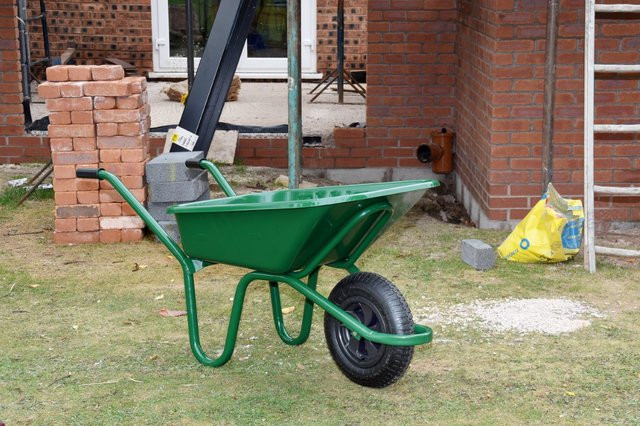 The Endurance Green Wheelbarrow Builders Wheelbarrows Garden