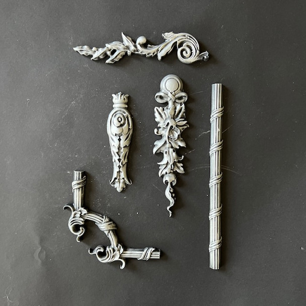 LaBlanche Frame Lydia silicone mould with ornate frame corners and border accents