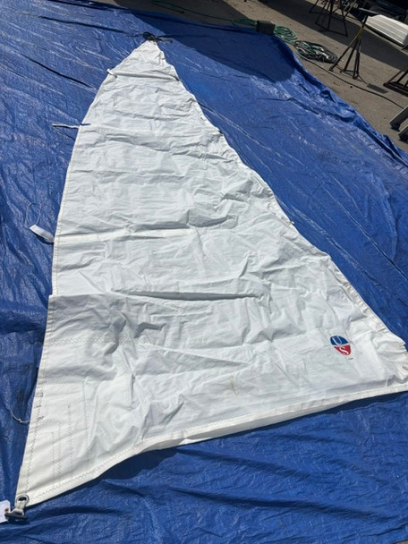 Mainsail	19'10" by 20'2" by 6'8"