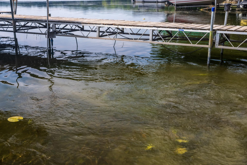Kasco AquatiClear Water Circulator Pushes Debris Away From Docks