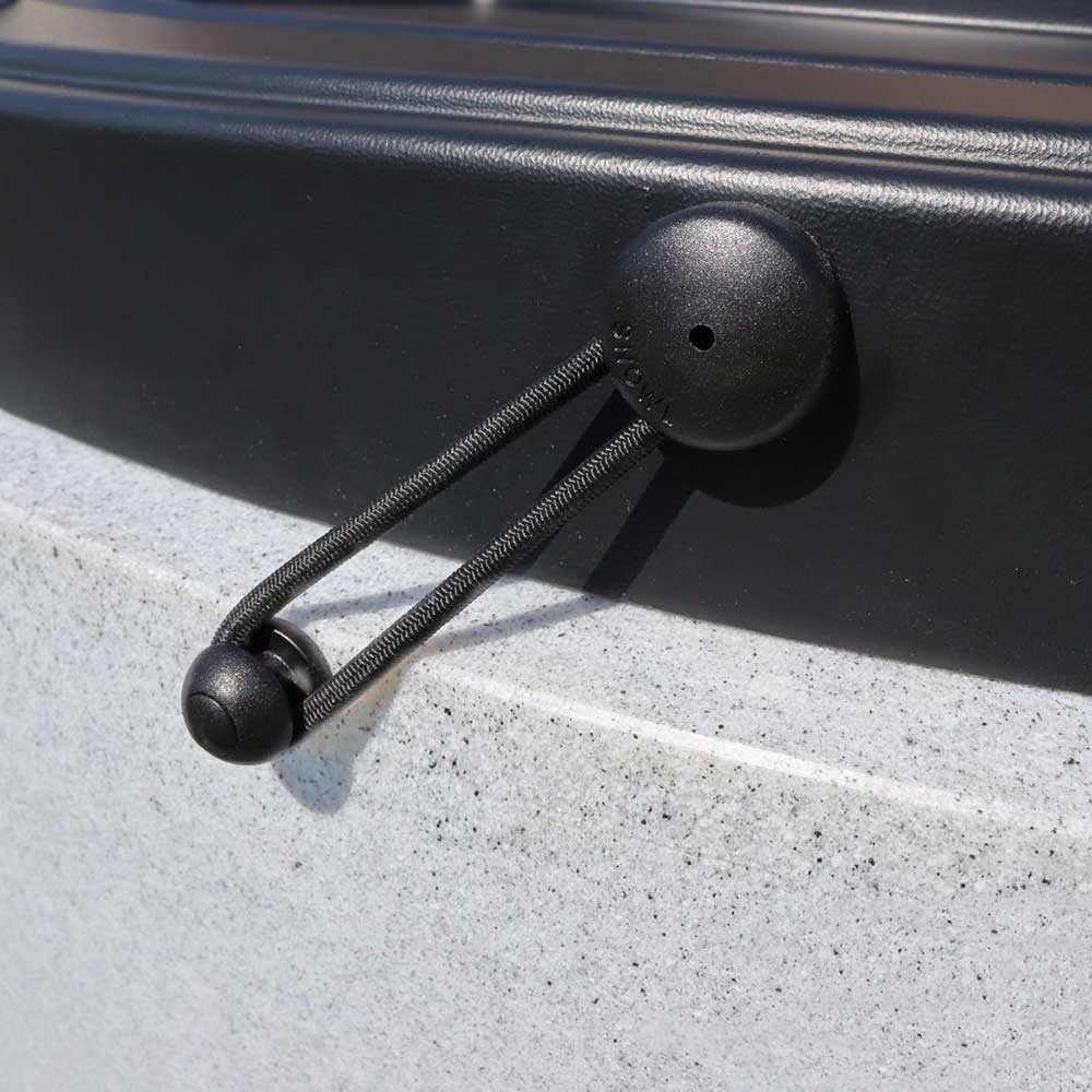 Bungee Cord Fastening Kit Secures Lid in Challenging Weather Conditions
