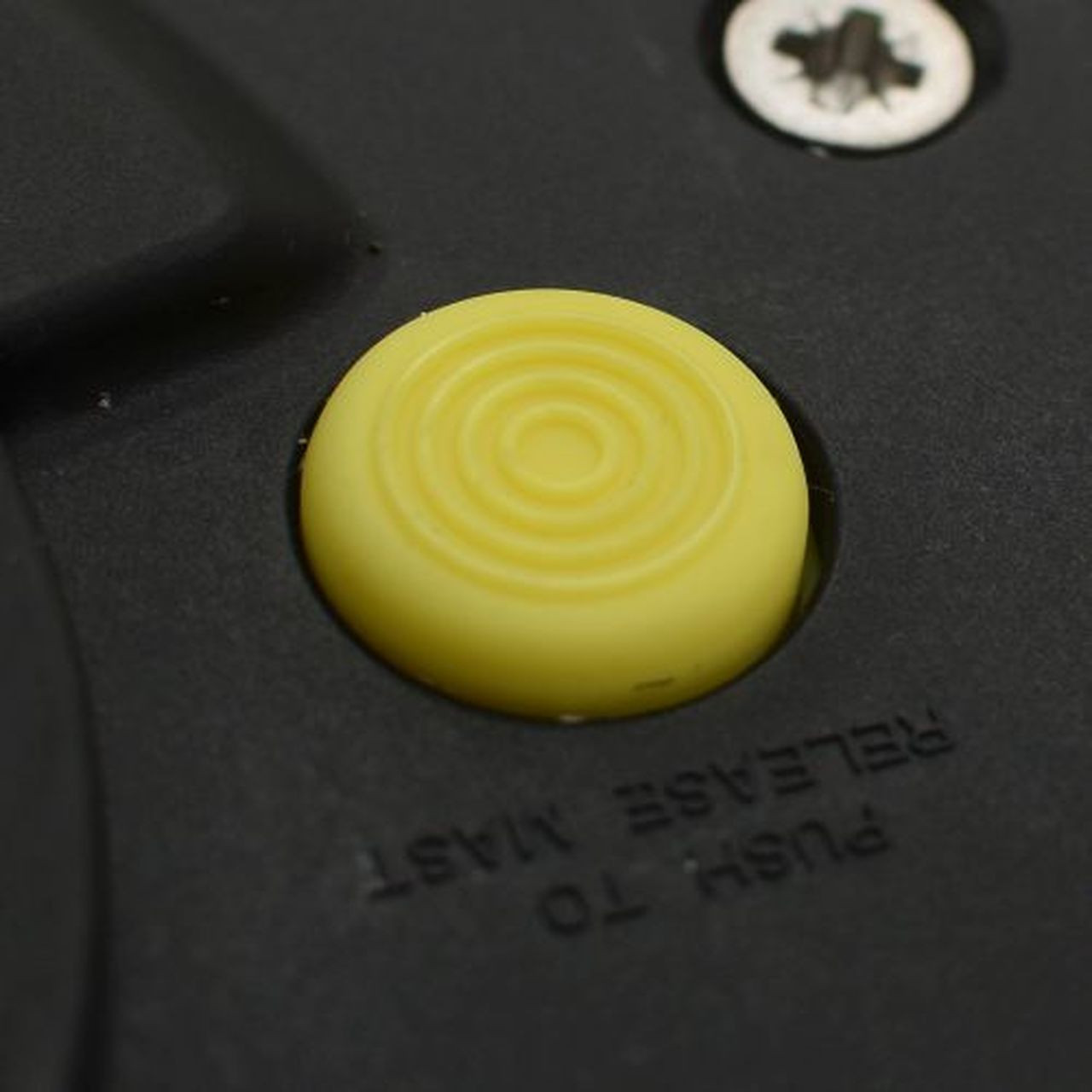 MASTページ Mast Gate Release Button, Zest