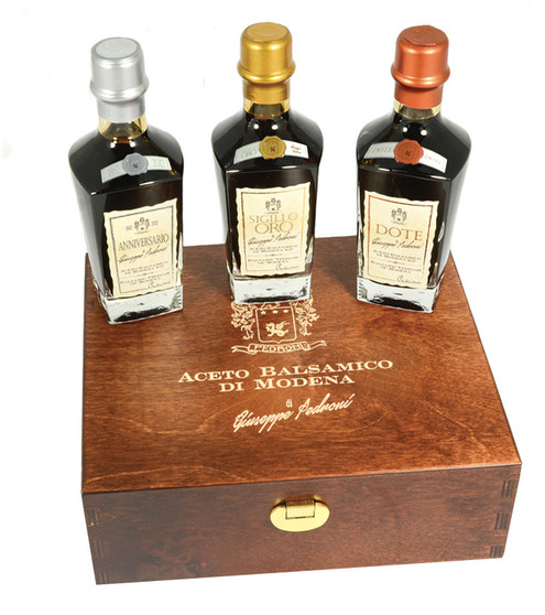 Aceto Pedroni Balsamic vinegar PGI gift set in a wooden presentation box