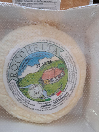 Robiola Rochetta Cheese from Alta Langa  (Piemonte)