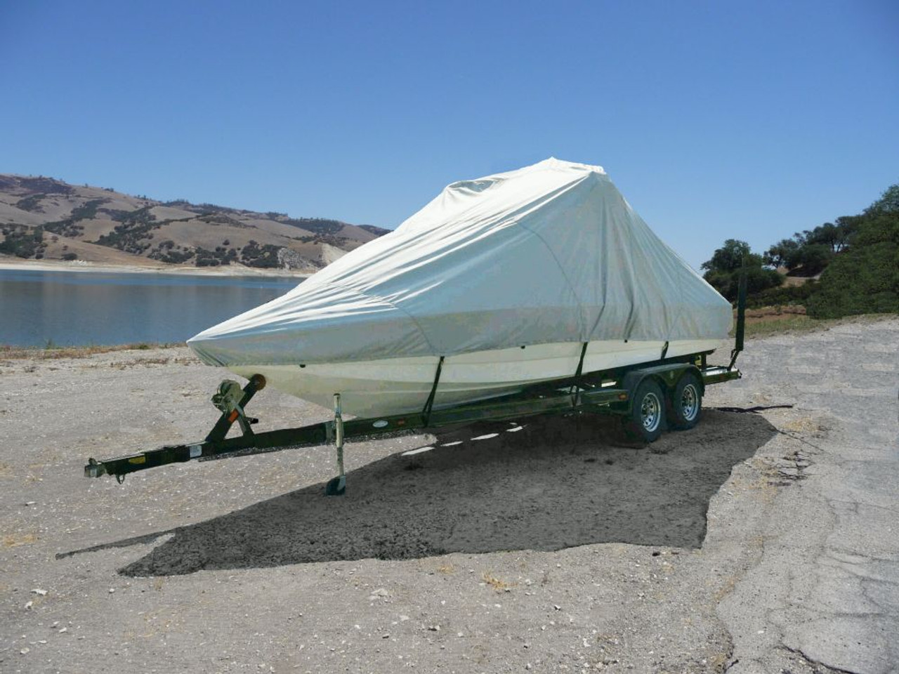 CARVER Styled-to-Fit Boat Cover for Aluminum V-Hull Fishing Boats