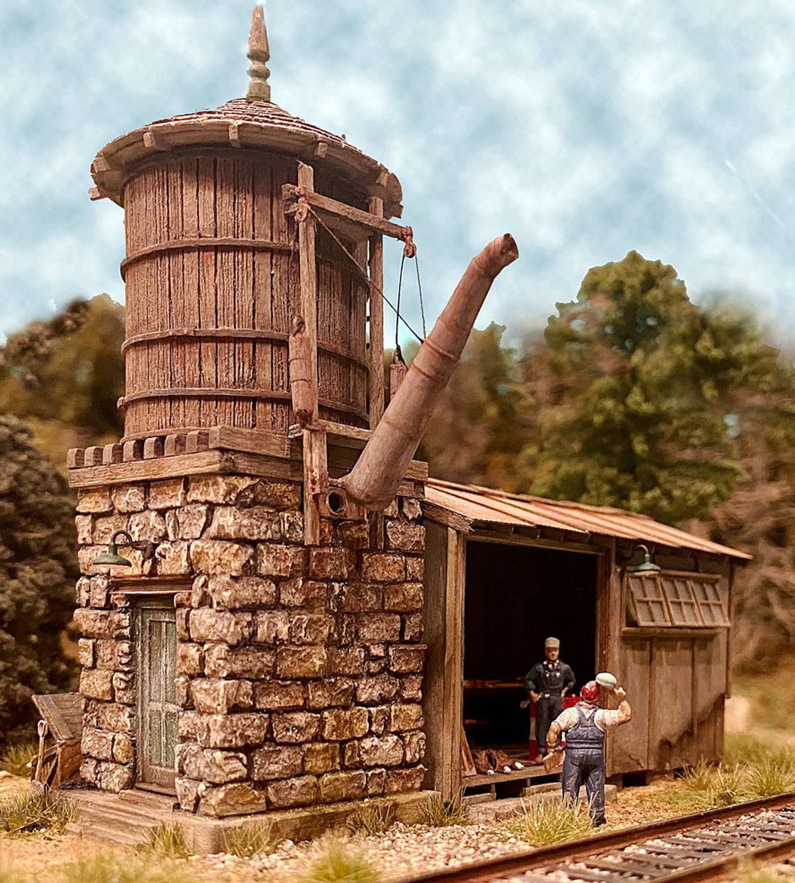 7916 Operating Water Tower w/ Sound, CB&Q, Weathered, HO