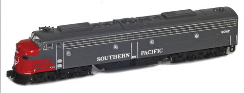 American Z Line 62616-2 EMD E8 Locomotive, Southern Pacific (Bloody Nose) #9051