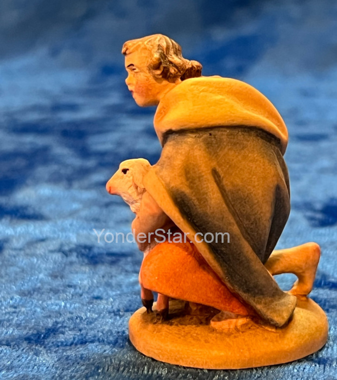 アンリ人形Shepherd lying with lambs nativity