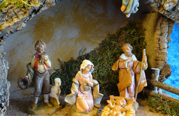 5" Fontanini Nativity Scene w Wooden Stable 54422 5" Fontanini Nativity Scene w Wooden Stable 54422