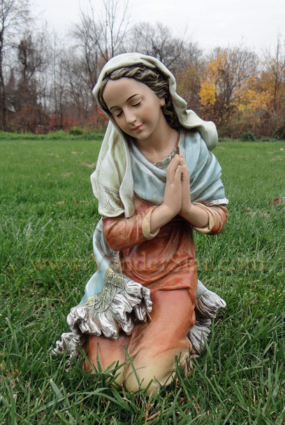 outdoor nativity Mary