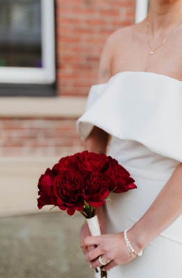 Wedding Bouquet : Red Roses
Hand-tied clustered bouquet featuring red roses (you can choose the option to add foliage accents if you'd like). This simple, romantic and timeless look is lovely for any season.
Small bouquet as shown has roughly 12-13 roses
Stems are gathered and tied in ivory, white, or black ribbon.
Seattle Wedding Florist Juniper Flowers
approximately 7"-8" diameter
Please note, we will use the freshest flowers that are in season. Trust us, we hand select beautiful blooms and will provide you with the best! If you have a special request please let us know.