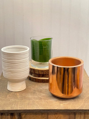 choice of vase: white pottery in 2 sizes, copper pot in 2 sizes, clear glass vase with green leaf wrap in various sizes
