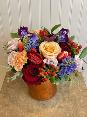 Berry Sunset

Small or large copper pot is filled with blooms in tones of reds, burgundy, fuchsia, plum, purples, peach and accented with greenery. Flowers may include roses, anemone, hyacinth, spray roses, hypericum berry, tulips. Choose your price range and we will fill to order. Make it extra special by adding a candle + matches, chocolates and wine!

Seattle flower delivery by Juniper Flowers

Due to changes in season, weather, and availability we reserve the right to make substitutions in flowers for your order. Our photos are a GUIDE to our designs.