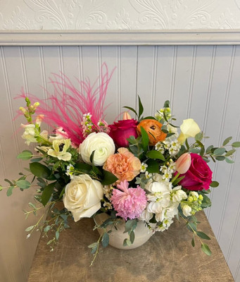 Love Knot

Choose from small or large beech pot and we will fill to value with flowers in tones of pinks, peach and white. The hot pink feathery troll grass is the fluffy fun accent setting this floral apart from other. Flowers may include roses, hyacinth, stock, carnations, tulips, ranunculus and mini calla. Choose your price range and we will fill to order. Make it extra special by adding a candle + matches, chocolates and wine!

Seattle flower delivery by Juniper Flowers

Due to changes in season, weather, and availability we reserve the right to make substitutions in flowers for your order. Our photos are a GUIDE to our designs.