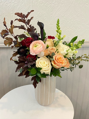 Bordeaux & Blush

She's back!! We've got flowers in tones of bordeaux and blush with some creamy white and green accents designed in an oval/taller ceramic stripe vase. Flowers are chosen seasonally in these colors and are not always exactly what you will receive. May include but are not limited to calla lily, rose, spray rose, ranunculus, hydrangea, snapdragon, anemone, dried gomphrena. Available in various price ranges.

Seattle flower delivery by Juniper Flowers

Due to changes in season, weather, and availability we reserve the right to make substitutions in flowers for your order. Our photos are a GUIDE to our designs.