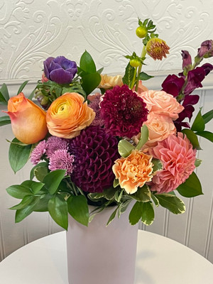 Floral of the Week 

New pottery! This ceramic matte lilac toned vase is filled with luscious seasonal blooms such as dahlias, scabiosa, snapdragon, roses, spray roses, ranunculus and anemone. Summer tones! 

Seattle flower delivery by Juniper Flowers

Due to changes in season, weather, and availability we reserve the right to make substitutions in flowers for your order. Our photos are a GUIDE to our designs.