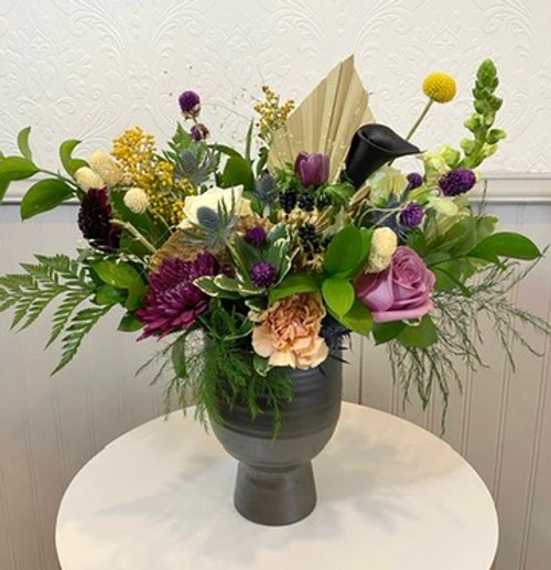 Make it Funky
We combine fresh and dried flowers for a funky floral. May include anything! For the fresh flowers we use what is in season, for the dried- there are many many options! Now we have the option to choose your preferred vase and size! Choose from Biggie or Compact under the size option
Seattle flower delivery by Juniper Flowers
Due to changes in season, weather, and availability we reserve the right to make substitutions in flowers for your order. Our photos are a GUIDE to our designs.