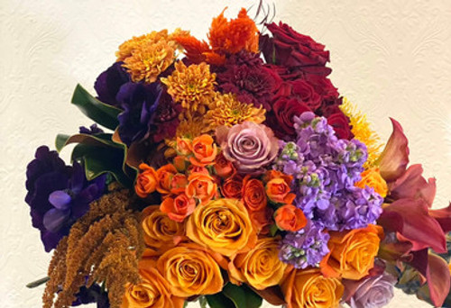 Designer's Choice 

Let us go wild! Our designers will create a floral with the freshest seasonal flowers.

Choose your price and your container, or you can choose 'wrap it up' for no vase at all. We will design in our signature style of lush and textural with the freshest blooms. 
Seattle flower delivery by Juniper Flowers

Due to changes in season, weather, and availability we reserve the right to make substitutions in flowers for your order. Our photos are a GUIDE to our designs.