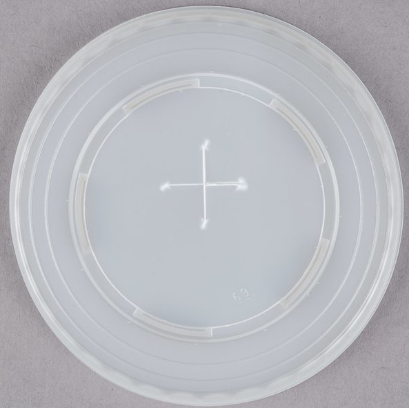 Solo 9 oz. Translucent Flat Slotted Plastic Lid - 2000/Case