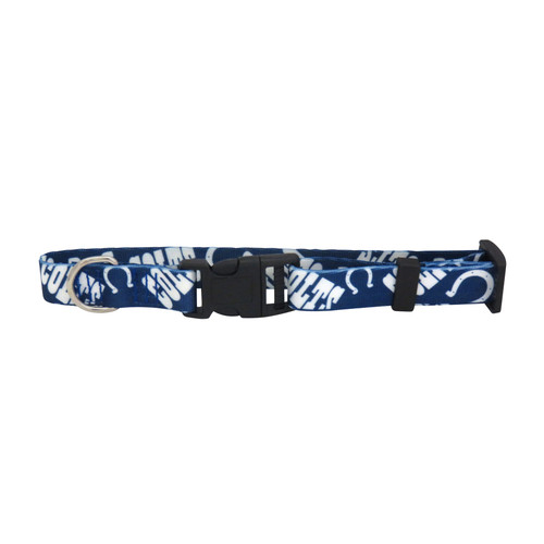 These high-quality collars feature your favorite team in a colorful overall pattern.  Made by Little Earth.