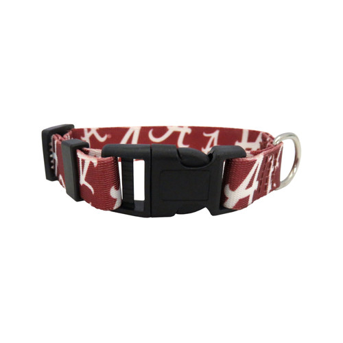 These high-quality collars feature your favorite team in a colorful overall pattern. Made by Little Earth.