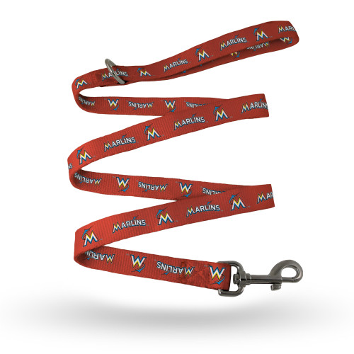 These high-quality woven polyester leashes feature your favorite team in a colorful repeat logo pattern. Measures approximately 71.5 inches long by 1 inch wide. Made by Rico Industries.