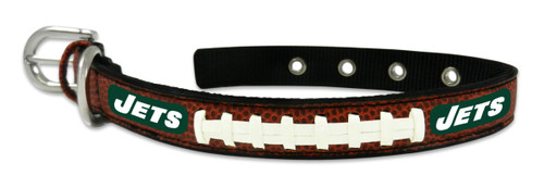 Your pet can wear the game like never before with these stylish, officially licensed football lace collars from GameWear. Each collar is handcrafted from football leather and laces, and emblazoned with your favorite teams logo and colors. Get your favorite four-legged friend in the game with these officially licensed collars from GameWear!! Size Small fits 10 - 14 inches, Medium fits 14 - 20 inches, and Large fits 18 - 26 inches. Made By Gamewear