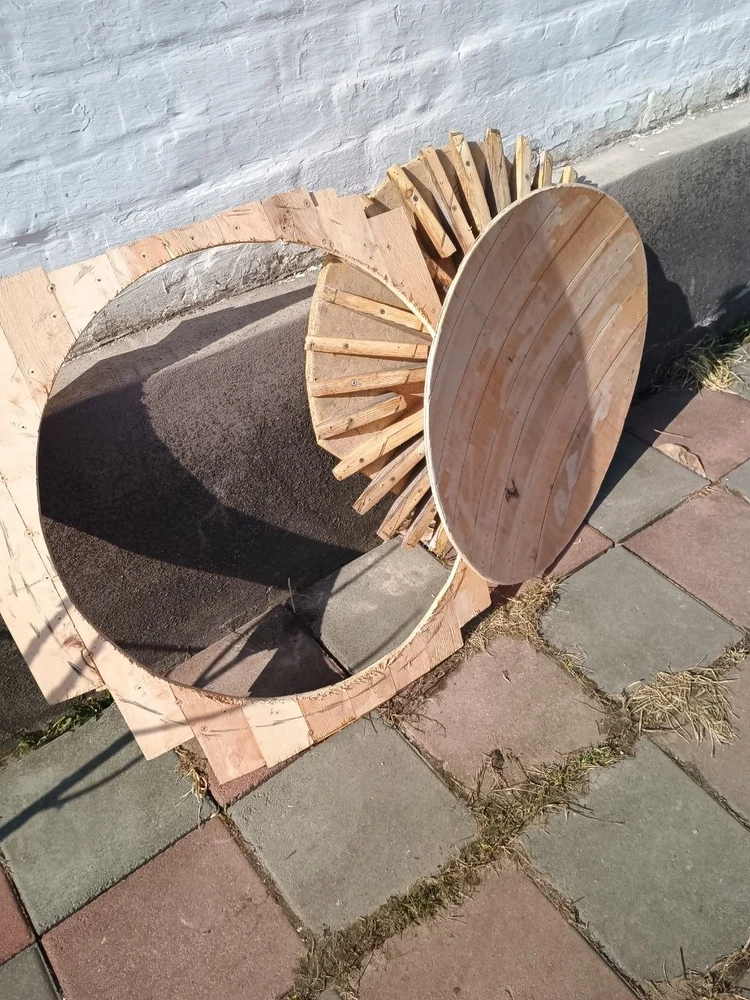 Lenticular Round Shield